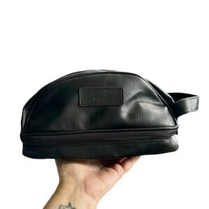 Original Penguin by Munsingwear Men's Black Faux Leather Travel Toiletry Bag OS